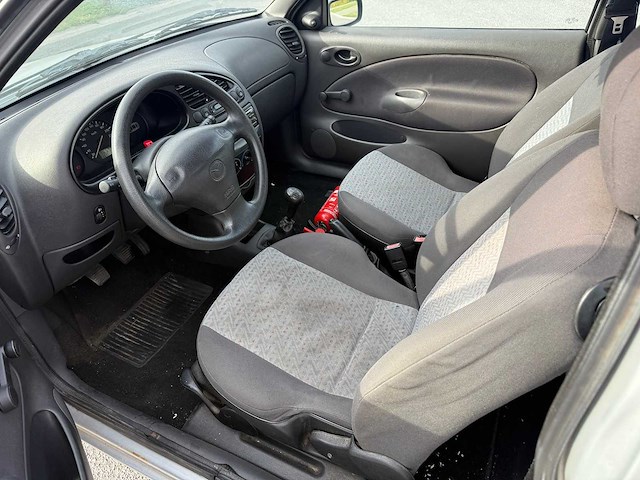 Mazda - 2001 - 123 - personenauto - afbeelding 4 van  23