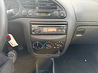 Mazda - 2001 - 123 - personenauto - afbeelding 6 van  23