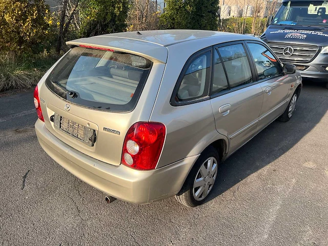 Mazda - 2002 - 323 - personenauto - afbeelding 5 van  20