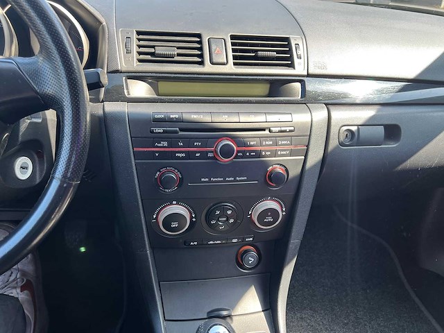 Mazda - 2005 - 3 - personenauto - afbeelding 10 van  18