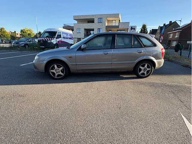 Mazda - 323 fastbreak - 1.6i exclusive - car - 2003 - afbeelding 1 van  14