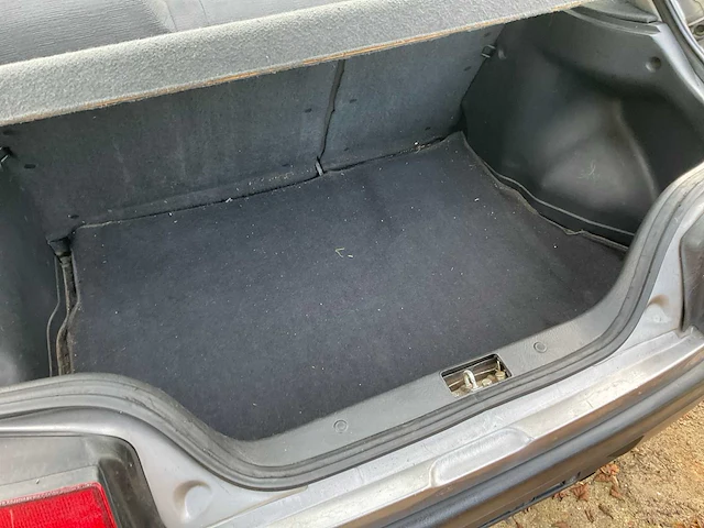 Mazda 323 oldtimer - afbeelding 3 van  11