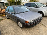 Mazda 323 oldtimer - afbeelding 4 van  11