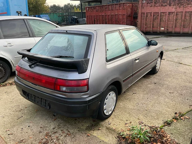 Mazda 323 oldtimer - afbeelding 5 van  11