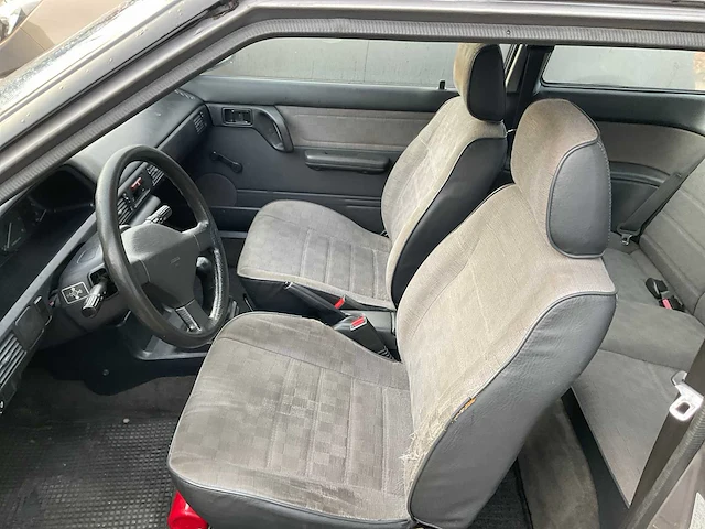 Mazda 323 oldtimer - afbeelding 7 van  11