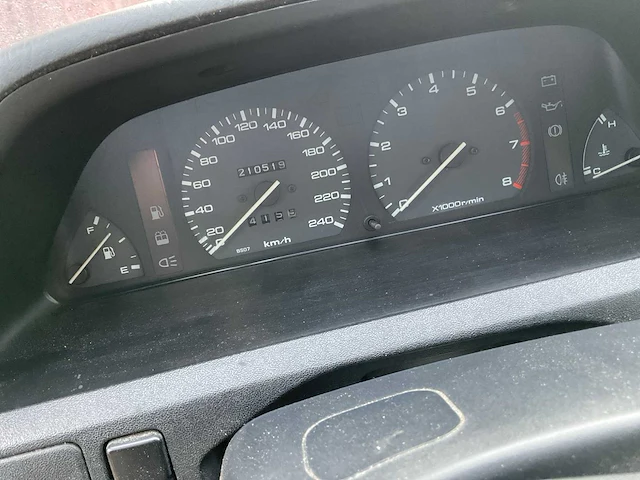 Mazda 323 oldtimer - afbeelding 11 van  11
