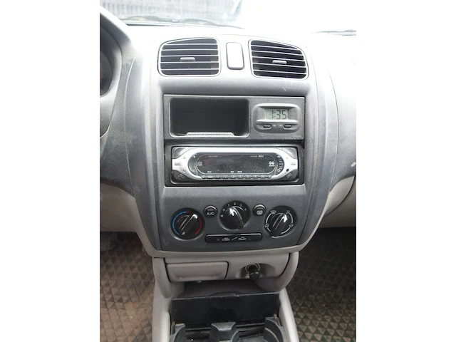 Mazda 323f - afbeelding 5 van  18