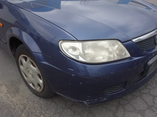 Mazda 323f - afbeelding 9 van  18