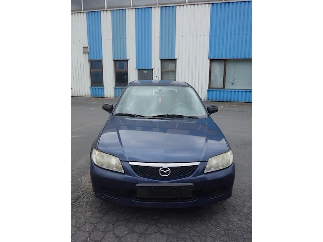 Mazda 323f - afbeelding 12 van  18