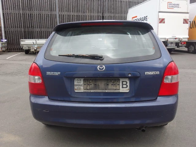 Mazda 323f - afbeelding 14 van  18