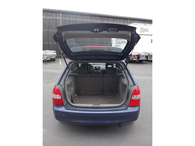 Mazda 323f - afbeelding 15 van  18