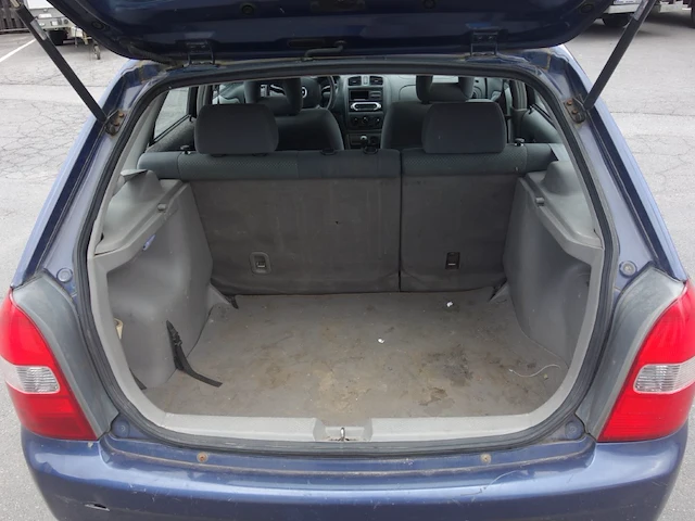 Mazda 323f - afbeelding 16 van  18