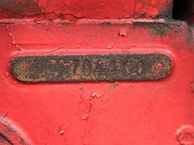 Mccormick international 523 diesel oldtimer tractor - afbeelding 10 van  18