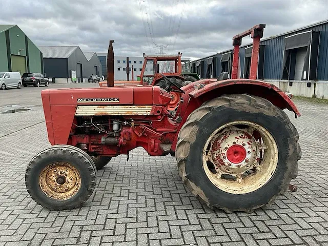 Mccormick international 523 diesel oldtimer tractor - afbeelding 11 van  18