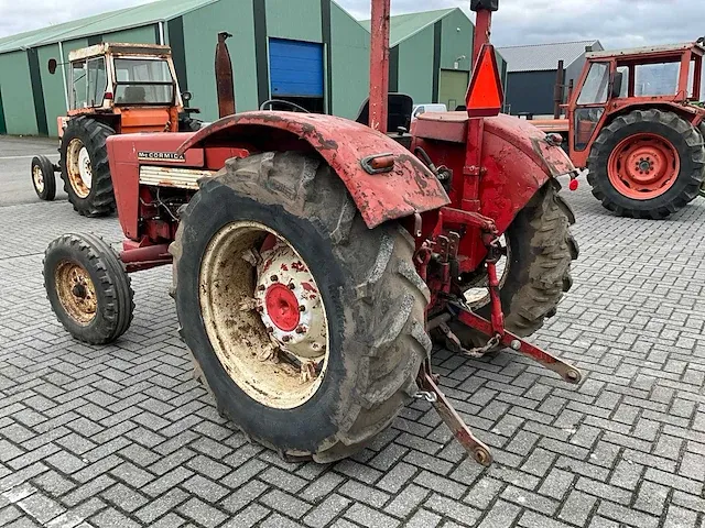 Mccormick international 523 diesel oldtimer tractor - afbeelding 12 van  18