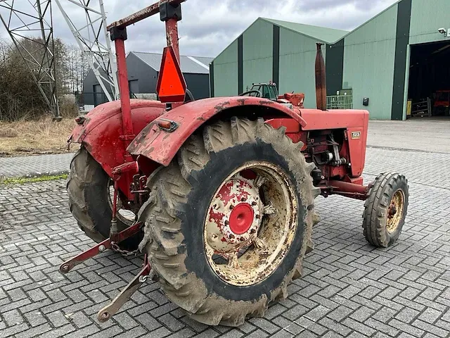 Mccormick international 523 diesel oldtimer tractor - afbeelding 14 van  18