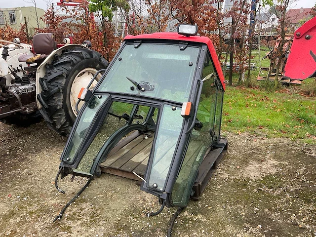 Mccormick tractor cabine - afbeelding 2 van  4
