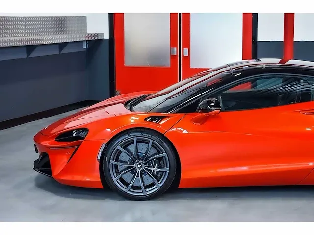 Mclaren artura coupe 3,0l twin turbocharged v6 - 2023 - afbeelding 50 van  100