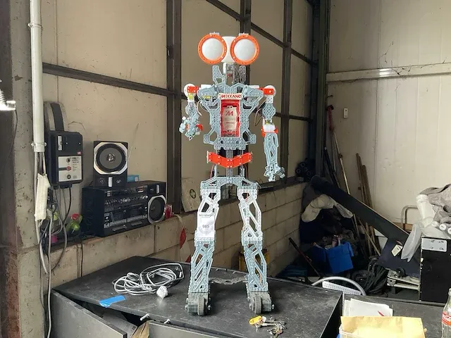 Meccano gemotoriseerde robot figuur - afbeelding 2 van  7