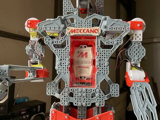 Meccano gemotoriseerde robot figuur - afbeelding 4 van  7