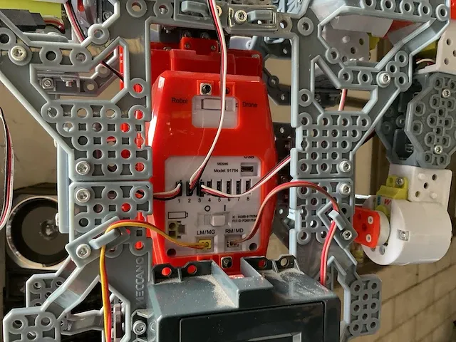 Meccano gemotoriseerde robot figuur - afbeelding 5 van  7