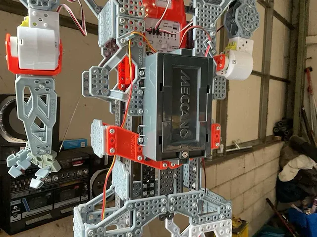Meccano gemotoriseerde robot figuur - afbeelding 6 van  7