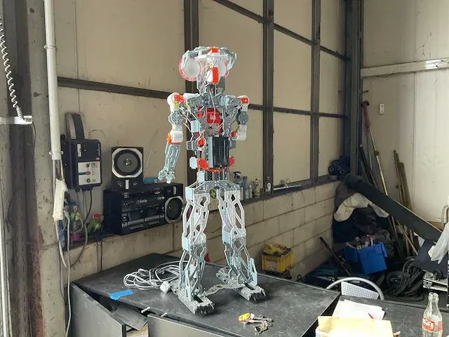 Meccano gemotoriseerde robot figuur - afbeelding 7 van  7