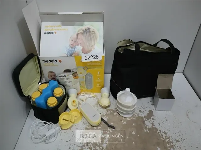 Medela freestyle flex dubbelzijdige elektrische borstkolf met touchscreen - afbeelding 1 van  7