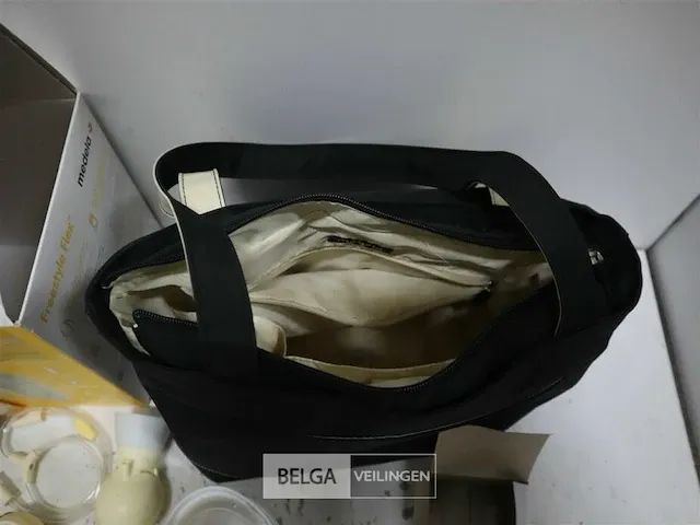 Medela freestyle flex dubbelzijdige elektrische borstkolf met touchscreen - afbeelding 2 van  7