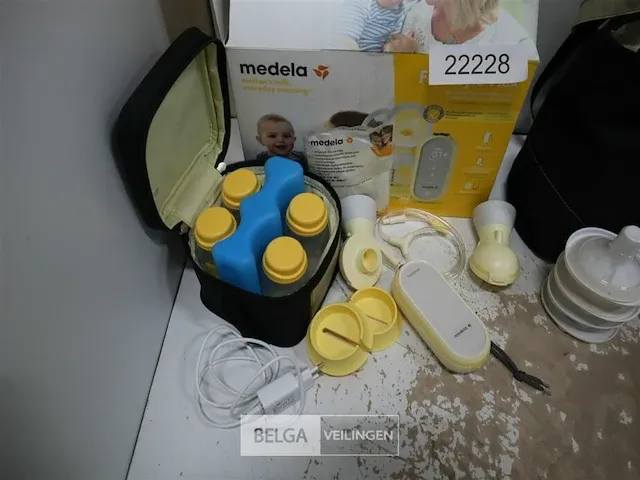 Medela freestyle flex dubbelzijdige elektrische borstkolf met touchscreen - afbeelding 3 van  7