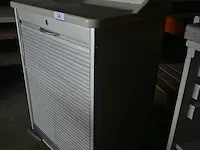 Medische kar met roldeur - afbeelding 3 van  7