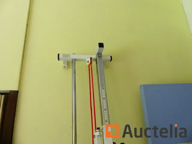 Medische tafels + fysiotherapie en weegschaal - afbeelding 4 van  15