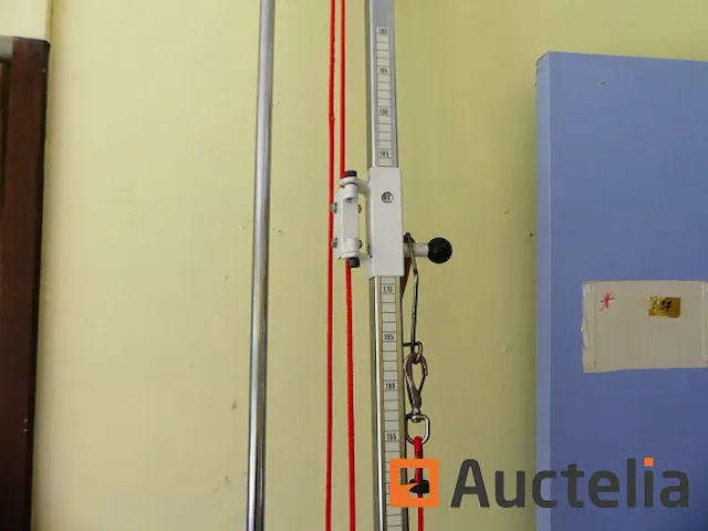 Medische tafels + fysiotherapie en weegschaal - afbeelding 10 van  15