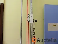 Medische tafels + fysiotherapie en weegschaal - afbeelding 10 van  15
