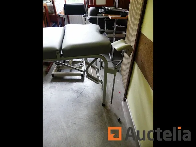 Medische tafels + fysiotherapie en weegschaal - afbeelding 11 van  15