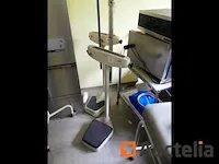 Medische tafels + fysiotherapie en weegschaal - afbeelding 12 van  15