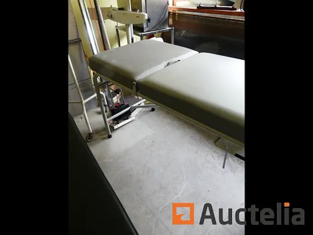 Medische tafels + fysiotherapie en weegschaal - afbeelding 14 van  15