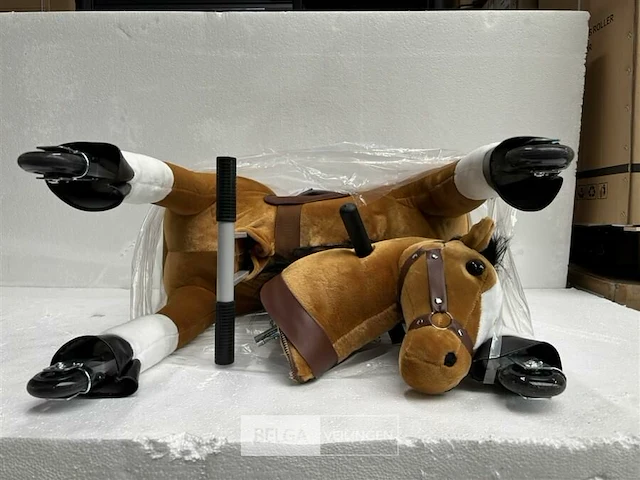 Medium horse brown with white hoof - afbeelding 2 van  5
