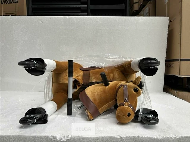 Medium horse brown with white hoof - afbeelding 3 van  5
