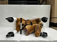 Medium horse brown with white hoof - afbeelding 3 van  5