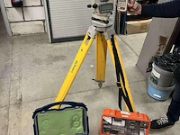 Meetstation sokkia set5f met statief en toebehoren in koffer - afbeelding 2 van  6