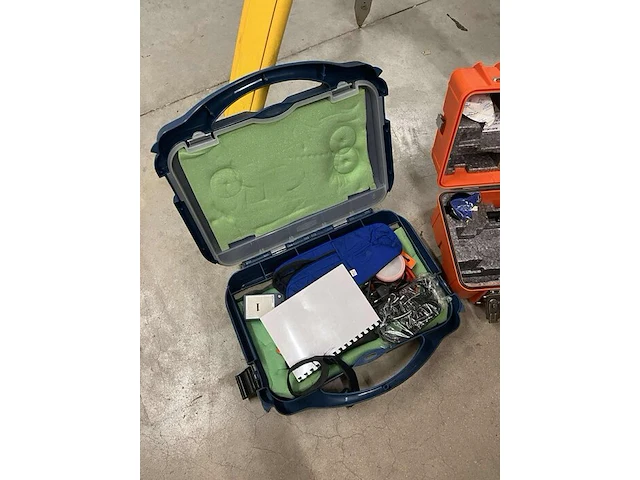 Meetstation sokkia set5f met statief en toebehoren in koffer - afbeelding 3 van  6