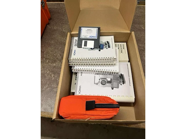 Meetstation sokkia set5f met statief en toebehoren in koffer - afbeelding 6 van  6