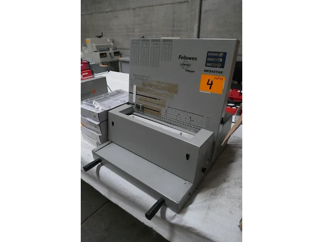 Megastar perforator fellowes - afbeelding 2 van  7