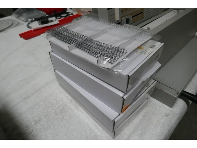 Megastar perforator fellowes - afbeelding 6 van  7