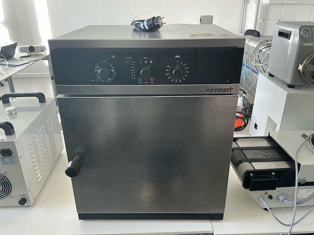 Memmert um 400 laboratoriumoven - afbeelding 1 van  6