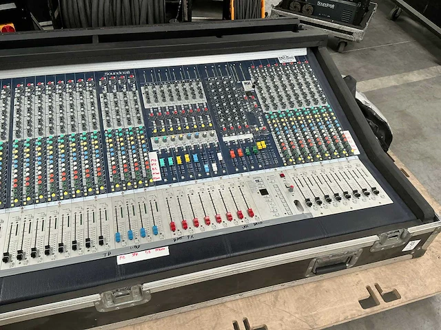 Mengtafel soundcraft mh3 + effect rack + diversen - afbeelding 23 van  30