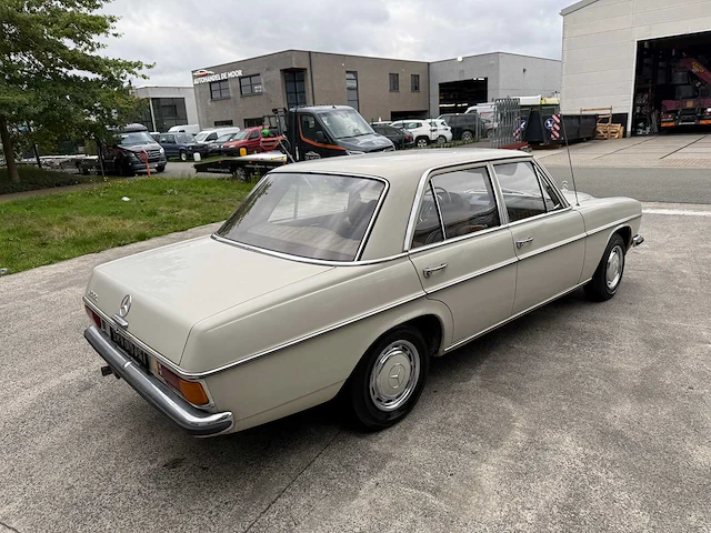 Mercedes - 1971 - 200 - personenauto - afbeelding 3 van  32