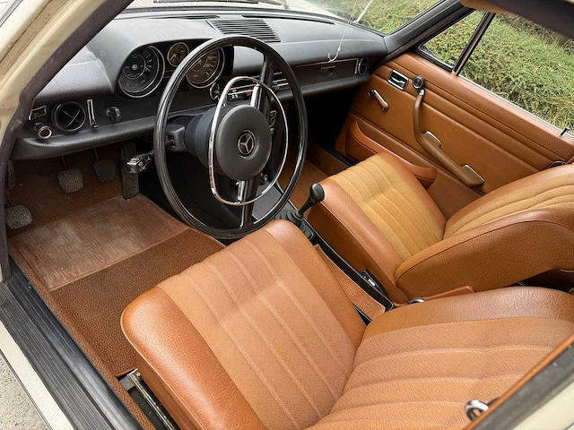 Mercedes - 1971 - 200 - personenauto - afbeelding 14 van  32