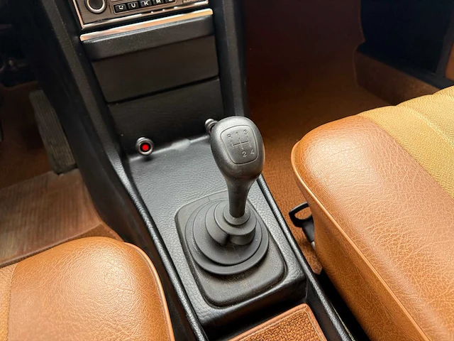 Mercedes - 1971 - 200 - personenauto - afbeelding 21 van  32
